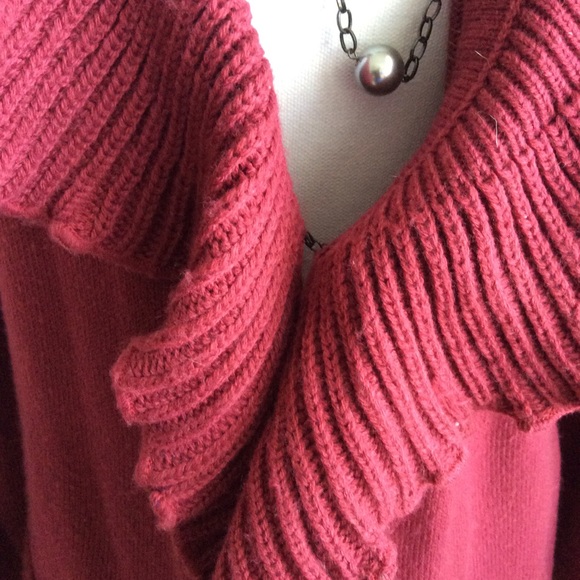Burgundy/red sweater with flappy collar in front - Picture 6 of 6